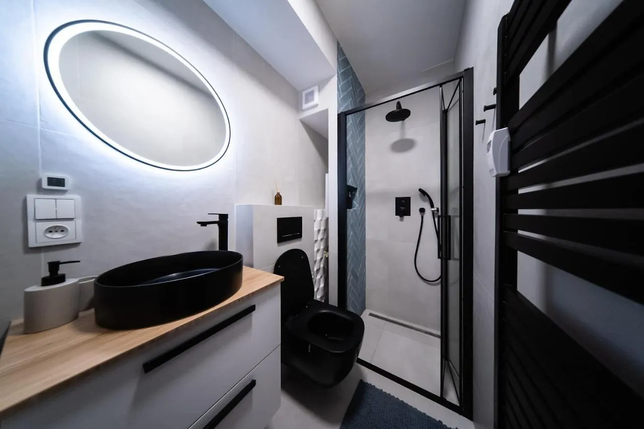Maly Utulny Byt S Balkonem A Projektorem Prague Apartment