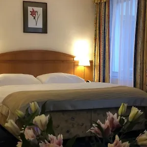 3* ホテル カヴァリール