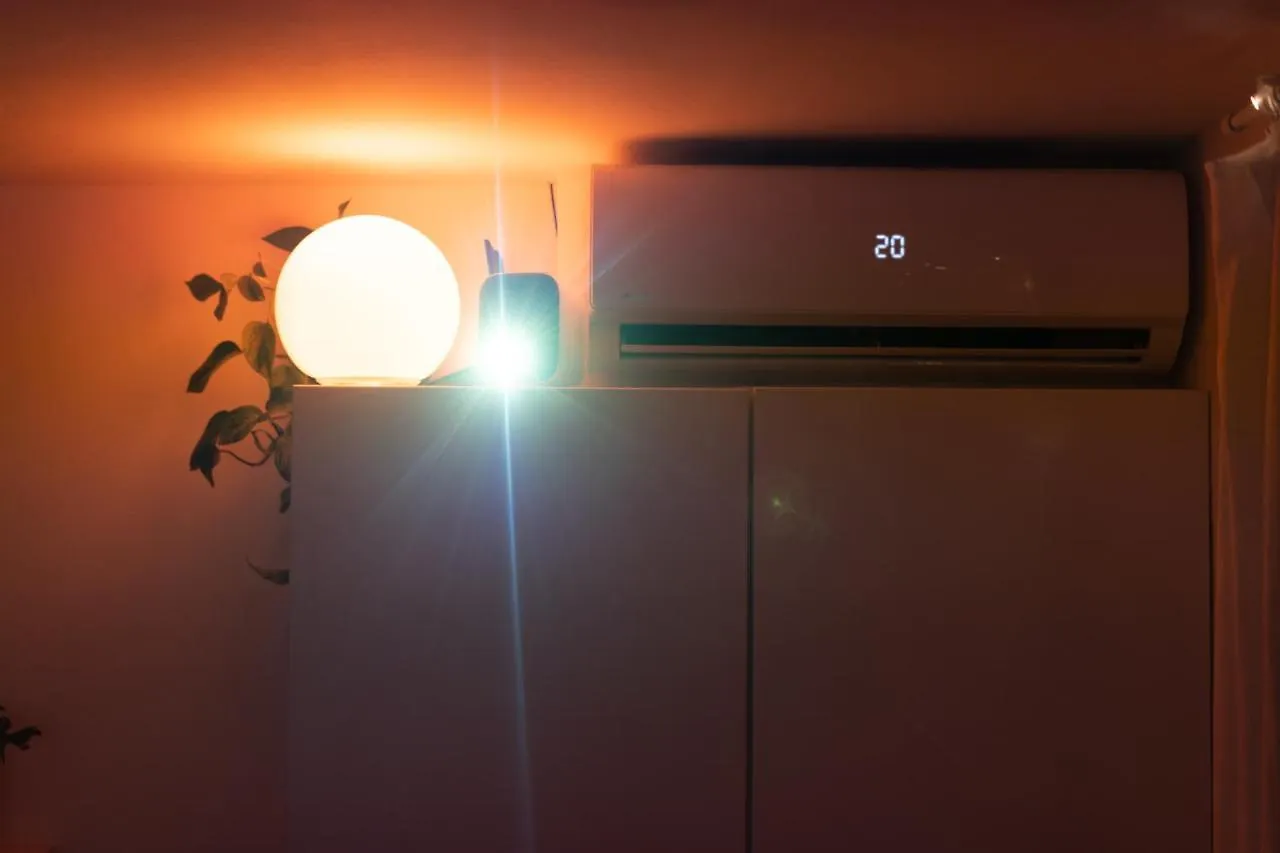 Maly Utulny Byt S Balkonem A Projektorem Praga Apartament