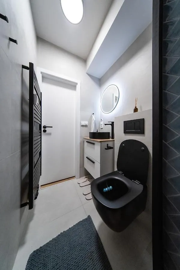Maly Utulny Byt S Balkonem A Projektorem Praga Apartament